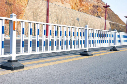 道路护栏的安装注意细节是什么？乐意道路护栏