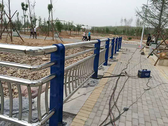 锌钢护栏案例